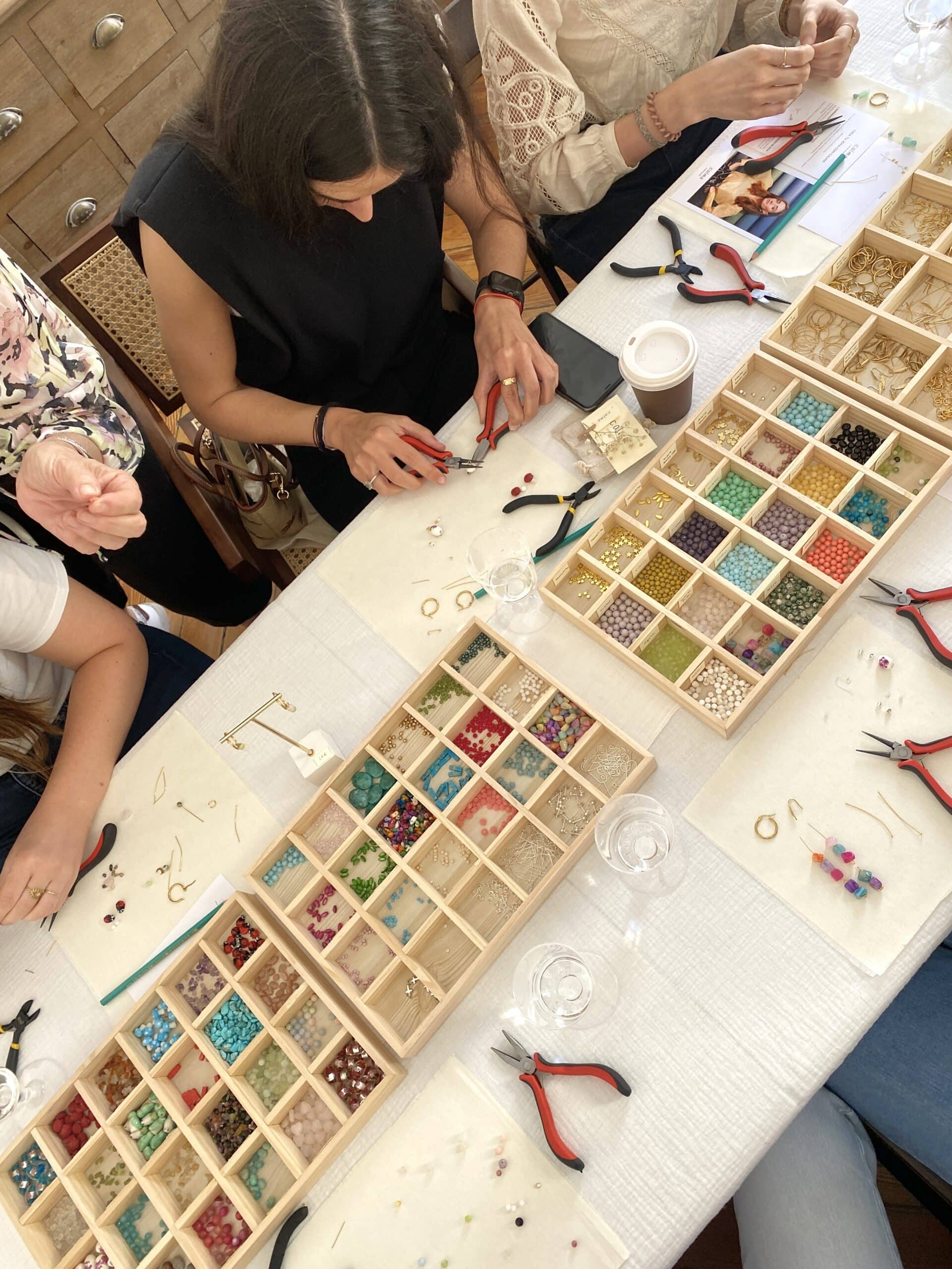 Talleres de joyas para despedidas, cumpleaños, eventos